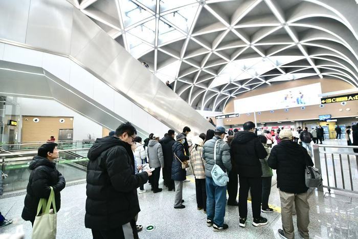 “山绣齐青”的济南地铁4号线有哪些特点？开通运营首日为您揭秘