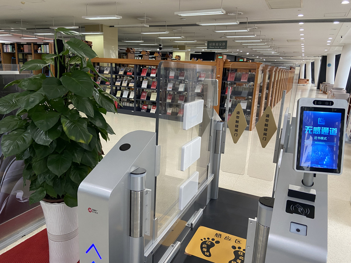 刷脸就能借还书！全国首个图书无感借阅闭环系统亮相济南市图书馆