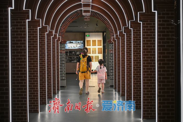 夏日纳凉品文脉 市民走进开埠博物馆寻清凉