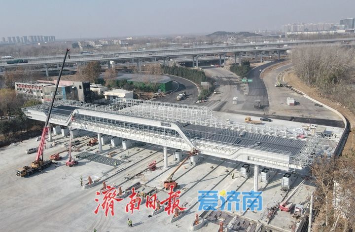 京台高速新建济南西收费站主体结构吊装就位，计划本月底完工