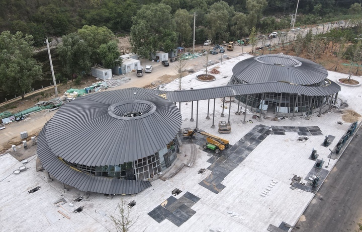 二层设观景平台，省道103旅游公路门牙驿站建成