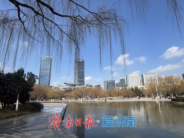 晴冷天遇湛蓝晴空 济南齐鲁软件园暖意融融