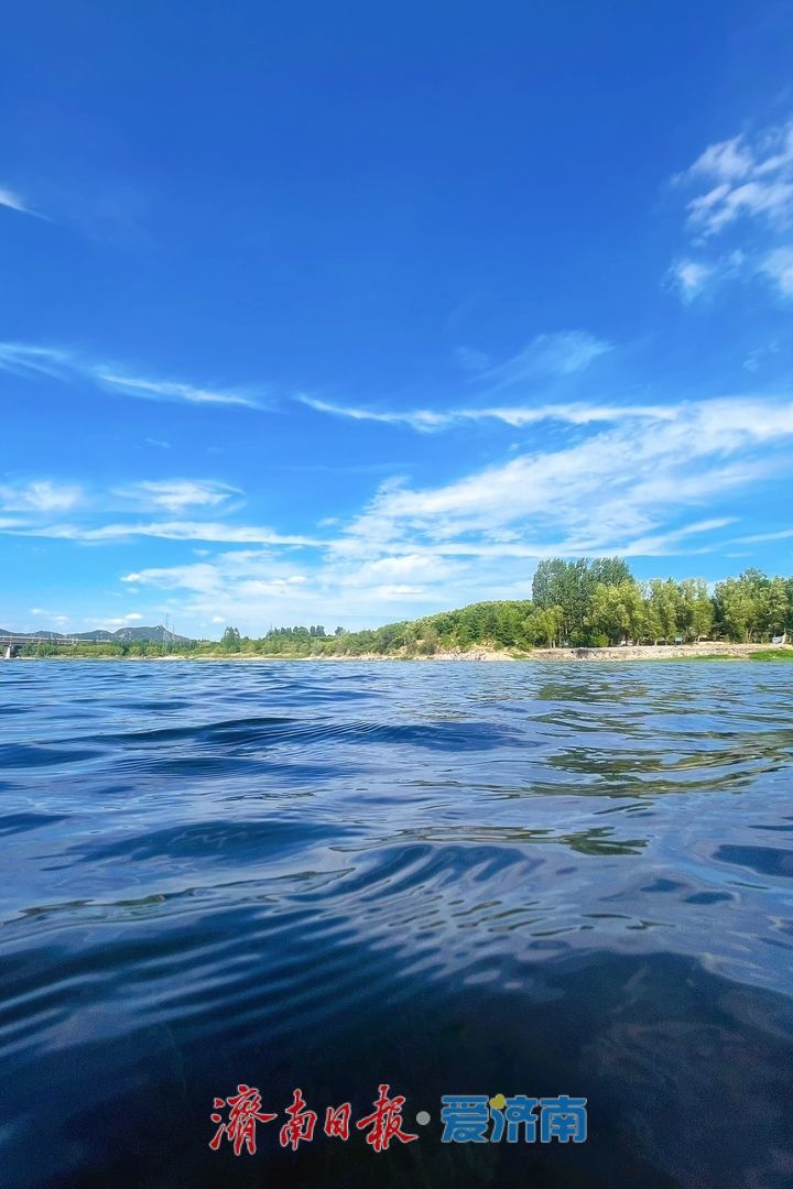 蓝天碧水皆诗意 夏日山河尽画卷