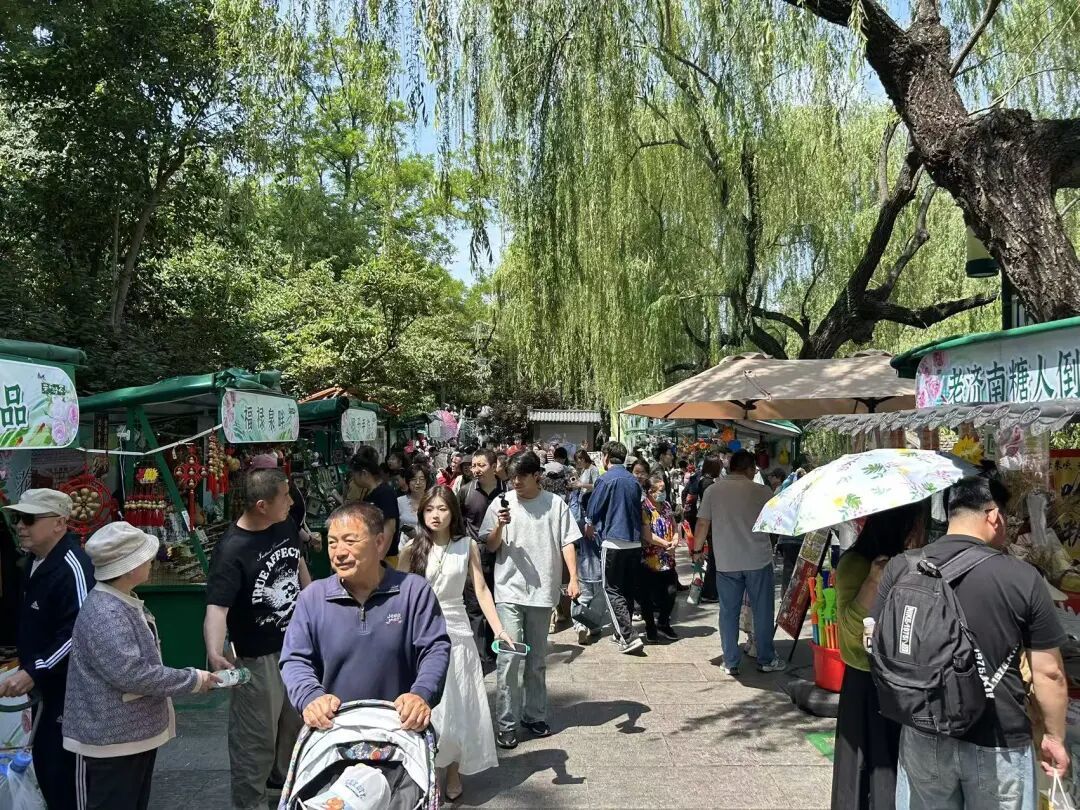 泉力集结·悦享五一｜天下第一泉风景区假期首日人气爆棚