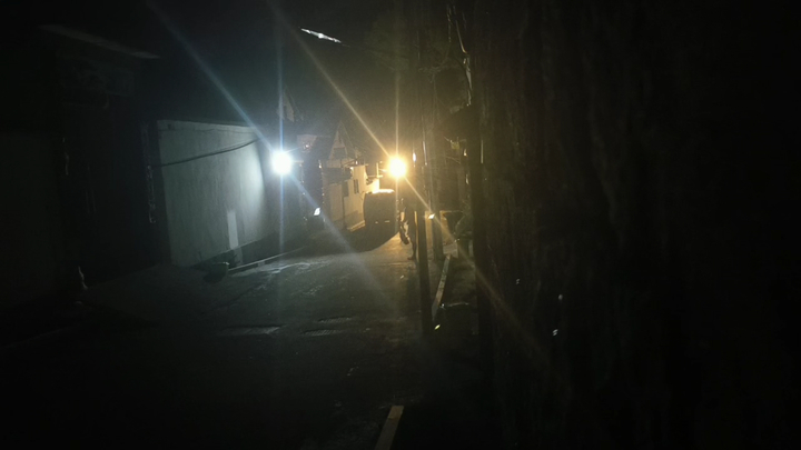 三碗白酒下肚，济南一醉酒男子失控欲摔1岁幼童，消防公安联合出动