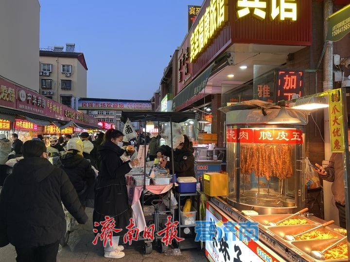 济南民族大街夜市：冬日烟火暖人间