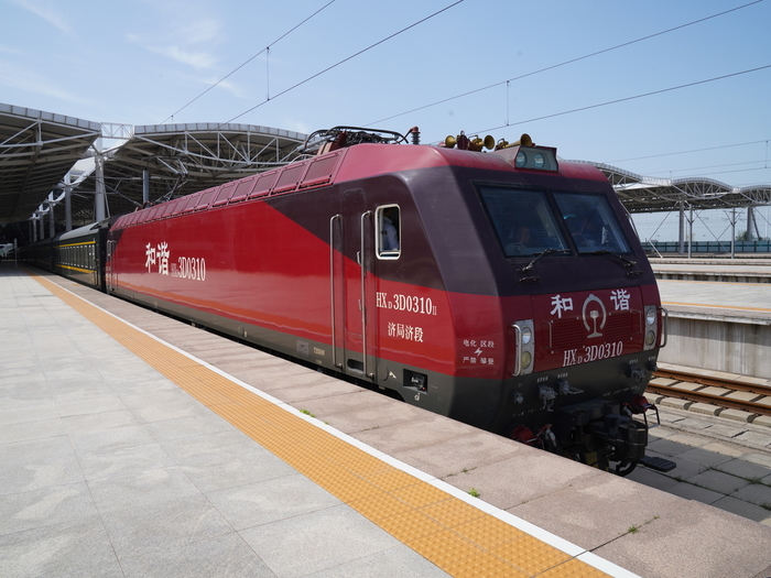 试验列车出发 青岛至东营即将开行旅客列车