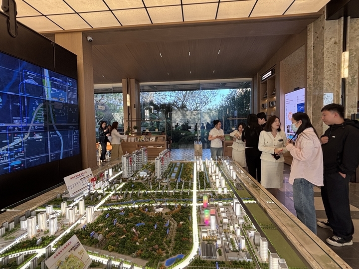 五一假期济南楼市热度攀升，当天看房当天定，有客户一出手就定两套