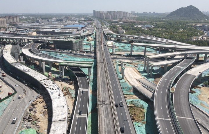 济南零点立交主线桥东向西封闭 新建匝道已临时放开通行