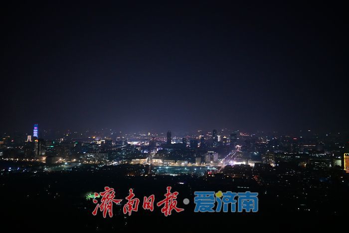 一年四季 泉在济南丨夜攀千佛山 共赏一城灯火长卷