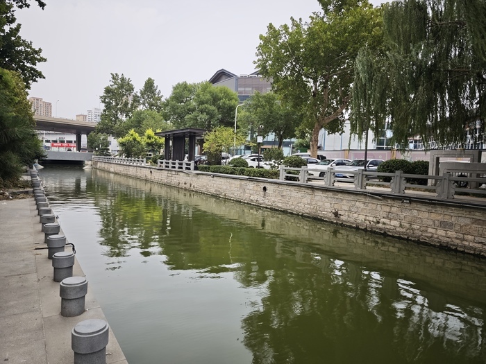 降雨前争分夺秒：清理工商河河道垃圾 力保行洪畅通