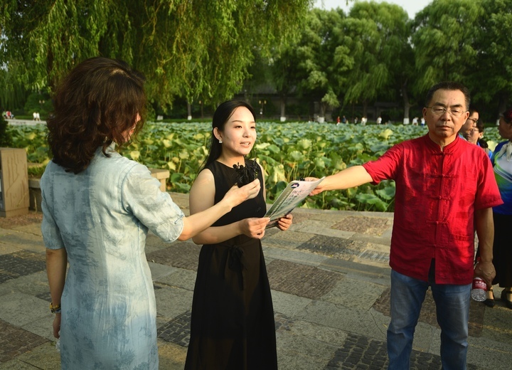 大明湖畔话泉城 “读”入藕花深处 全民阅读主题朗读活动举行  