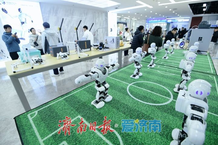 中国北方地区首家机器人6S中心落户济南汉峪金谷