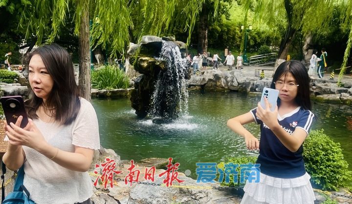 济南五龙潭“月牙飞瀑”盛景在线已超310天