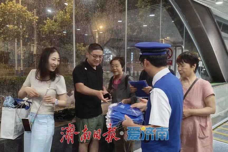 一场降雨“遇见”市民与地铁的双向奔赴