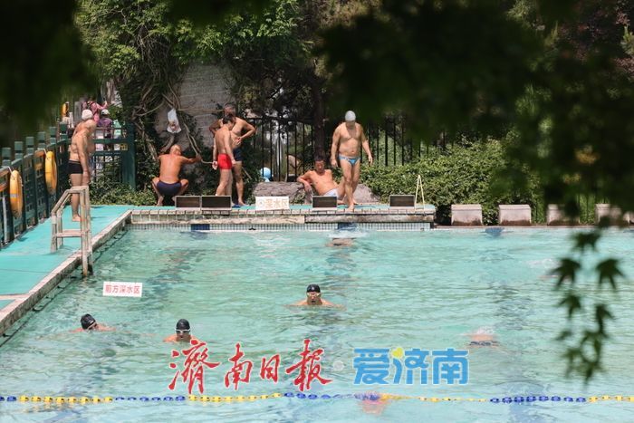 立夏至气温升 泉水浴场纳清凉