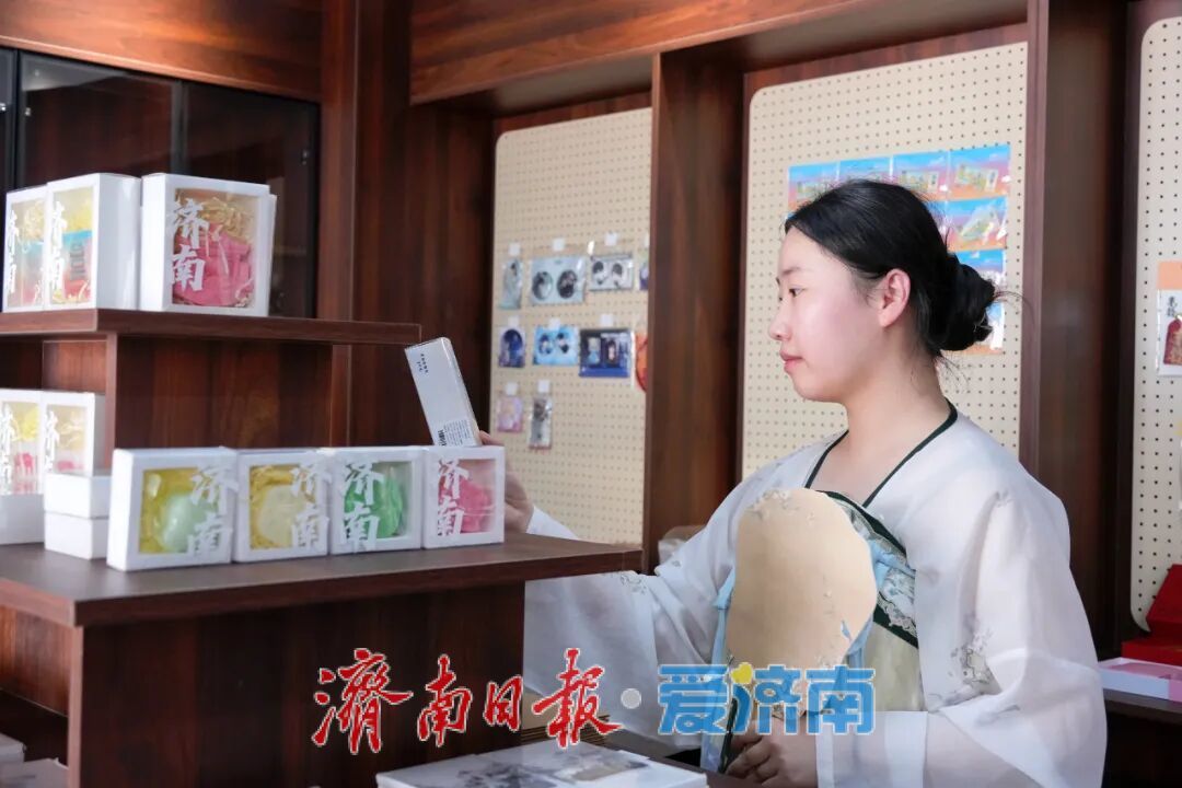 一年四季 泉在济南 