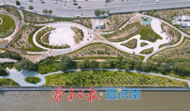 小清河畔新添滨河社区公园