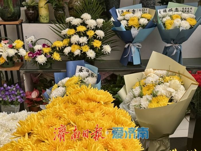 清明祭扫倡文明 鲜花寄思渐成风