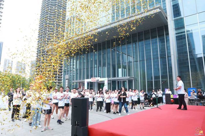 向上攀登！济南CBD2025垂直马拉松开跑！