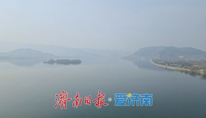 泉城年味气氛组已就位，是“蛇”候过年啦！