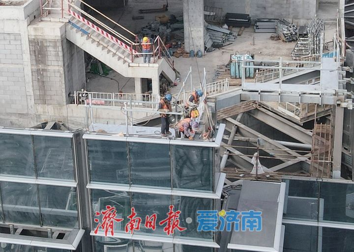 项目强省会｜山高我为峰，“济南第一高”塔冠玻璃幕墙封顶在即