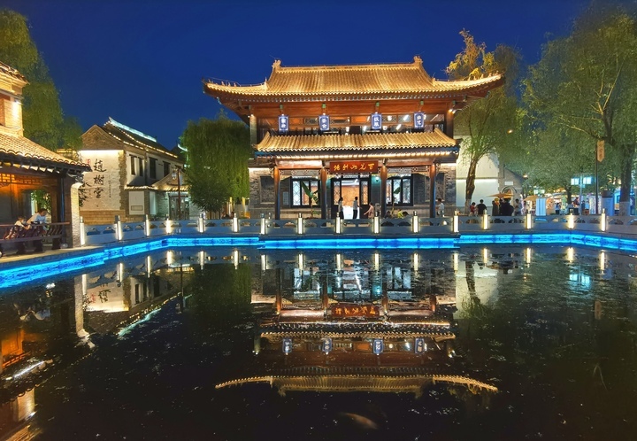 华灯初上，百花洲历史文化街区扮靓老城