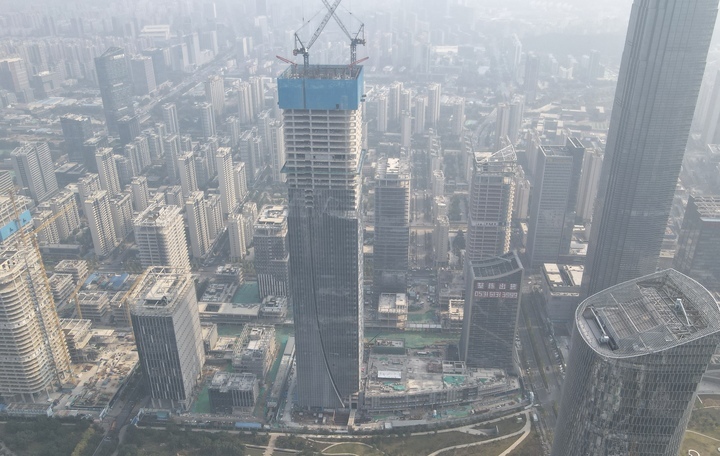 幕墙安装过半，济南中央商务区“第三高”冲刺300米天际线