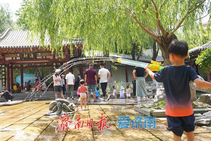 高温“烤”验，五龙潭公园成亲泉戏水“遛娃胜地”