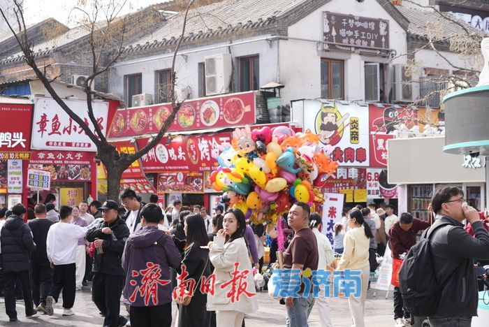 泉在济南过大年丨升腾“烟火气”释放泉城新春消费活力