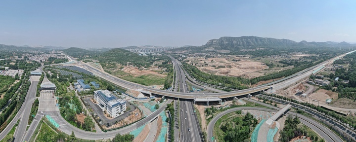 配合G2001济南绕城高速改扩建工程，济南这处收费站封闭通行