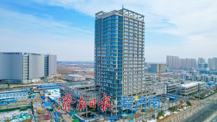 济南工程医疗大数据中心公交枢纽项目主体结构封顶