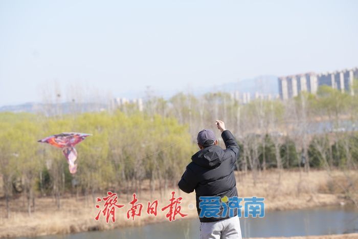 春满泉城绿意浓 玉符河畔踏青忙