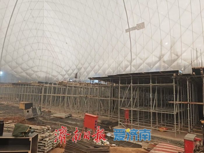 洪楼大白膜内元旦加紧施工