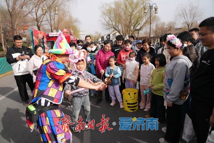 “泉”在济南过大年｜明湖市集好戏连台，文旅融合激活消费新场景