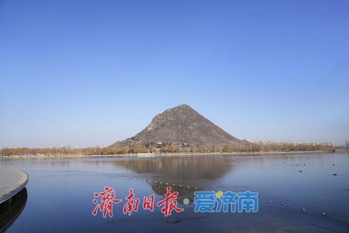 泉城年味气氛组已就位，是“蛇”候过年啦！