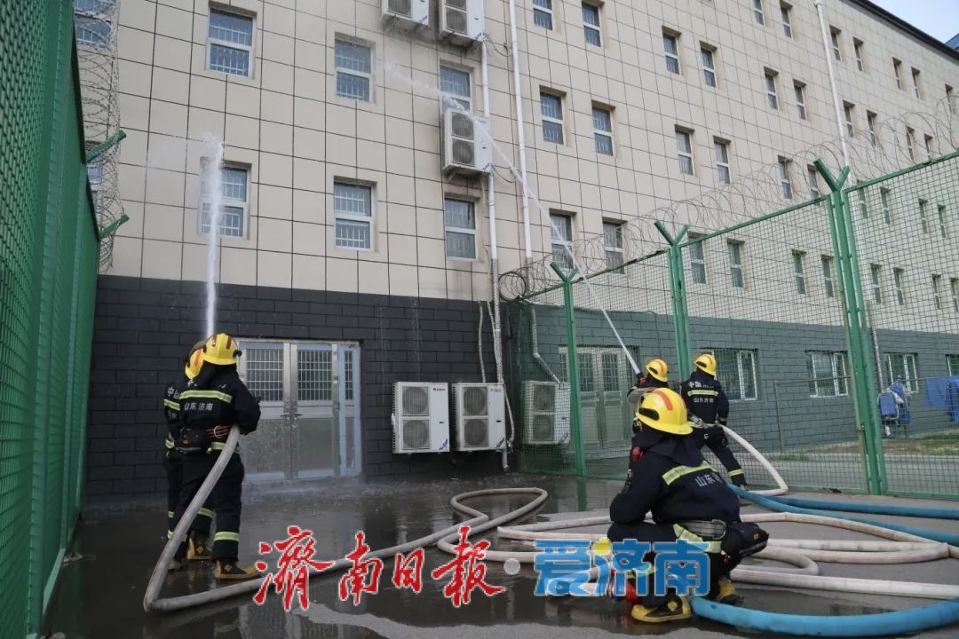 济南第二监狱联合市中区森林消防中队开展“安全生产月”消防实战演练