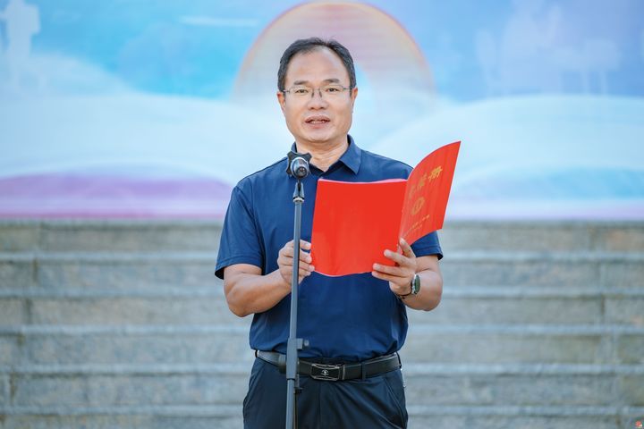 首席教师亮相、一家人的致谢、最闪亮的礼物、最动人的歌曲…… 历城二中的教师节温情流淌！
