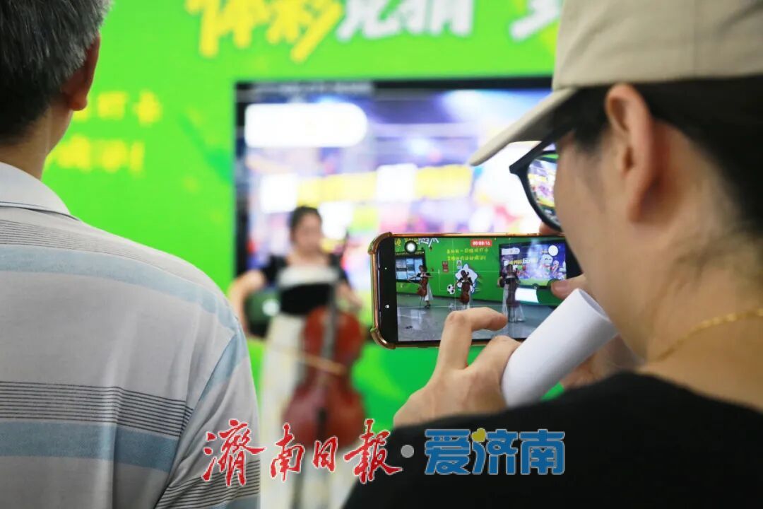 快板弦乐轮番上演，济南地铁站里端午快闪活动氛围感十足