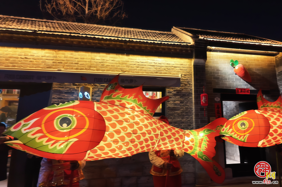 鱼灯映古街 迎财启新程——上新街“游龙·鱼灯”迎财夜巡亮灯仪式启幕