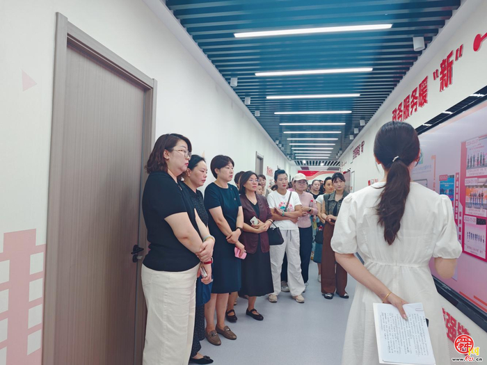 带货女主角 按下“体验键” 兴福街道助力宝妈探索电商主播新途径