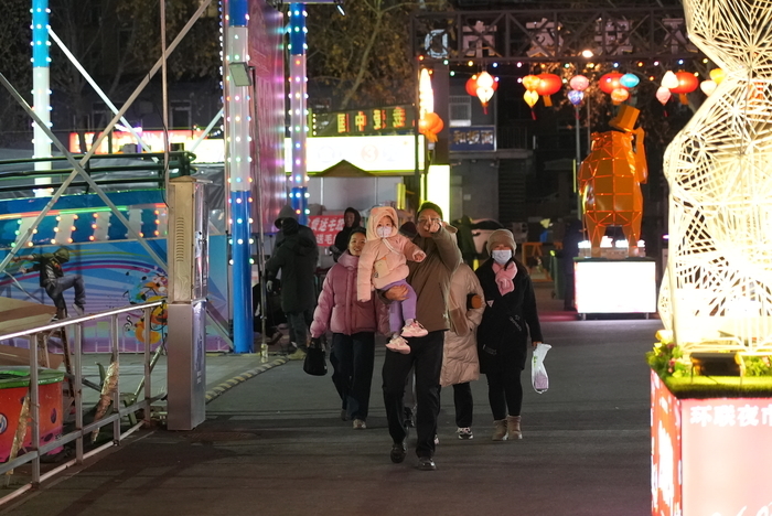 寒冬夜市 感受一抹温暖的烟火