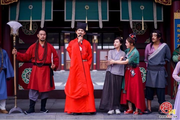 全国新创倒叙行进式大剧《入梦水浒》首演启幕 为一场剧赴一座城