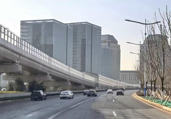 经十东路“光明焕新”：220组风帆灯上岗，护航城市动脉夜行安全