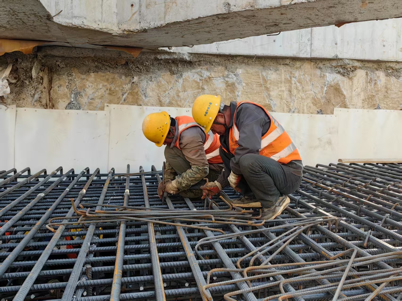 项目强省会｜地铁部分共构段顺利完工，济南机场二期改扩建工程综合交通枢纽项目加快推进