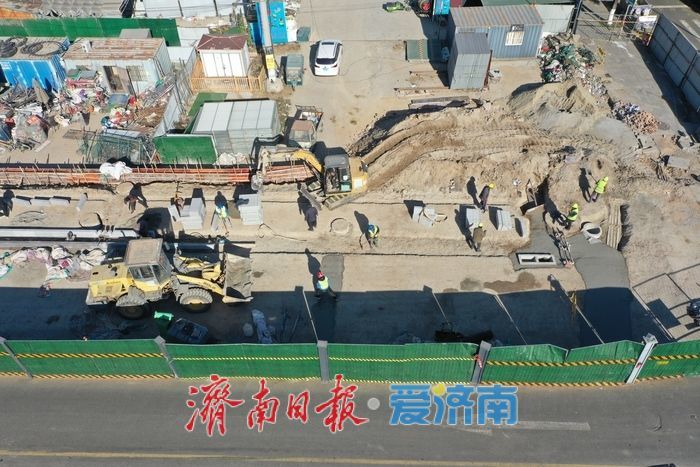 聊城路关键段南侧道路完工 北侧道路施工稳步推进中