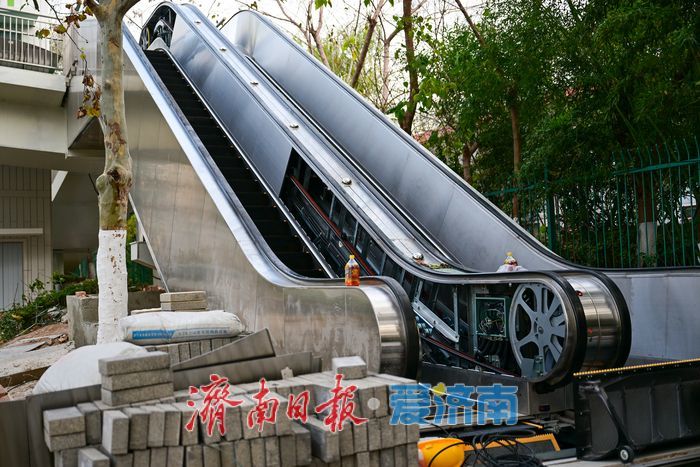 泉城公园过街天桥升级，无障碍通行指日可待
