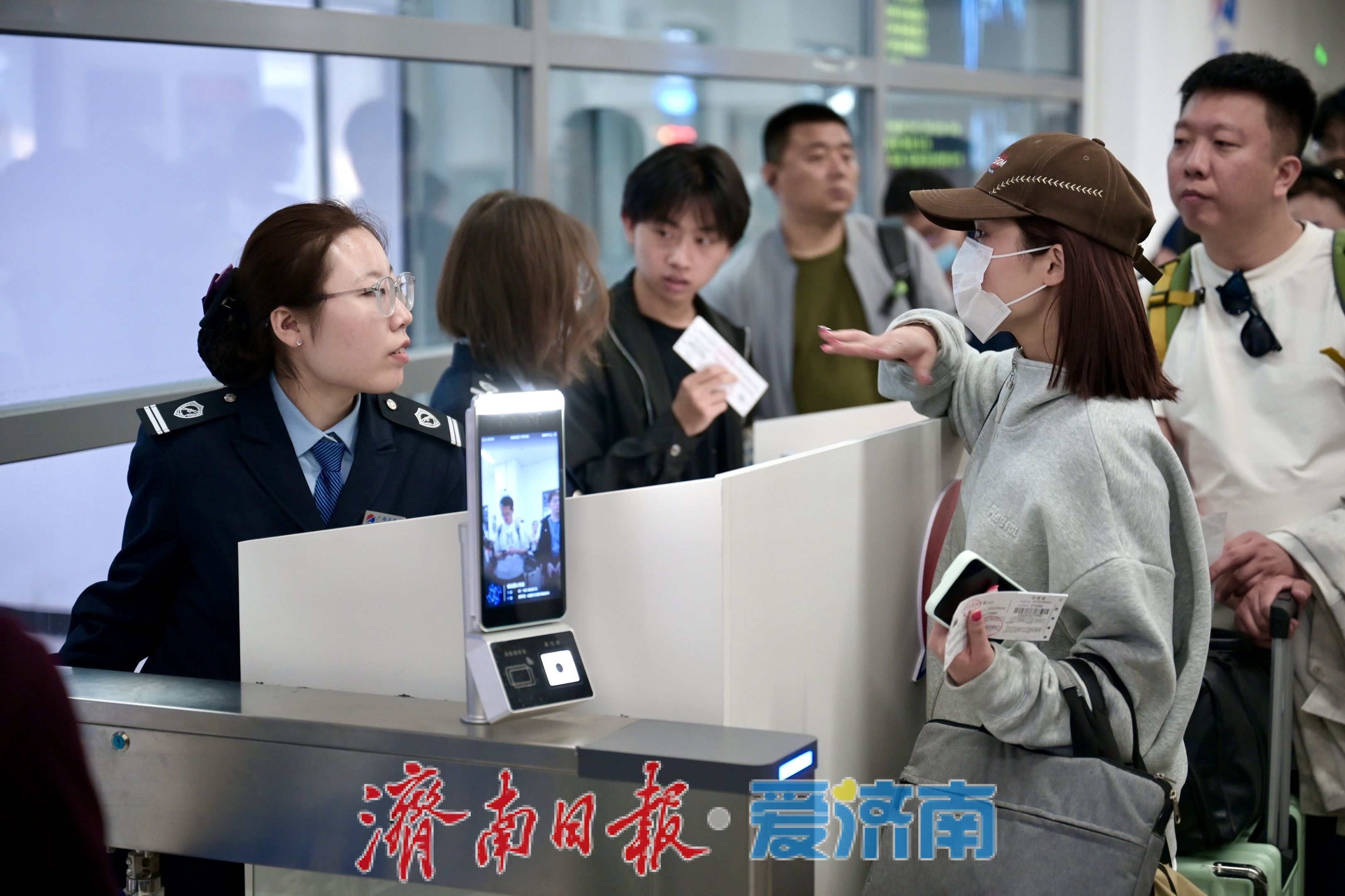 济南广场汽车站新址迎首个“五一”大客流考验 公铁无缝衔接枢纽效能初显