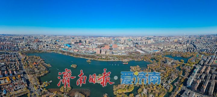 济南迎高透天气 “泉城蓝”扮靓城市天际线