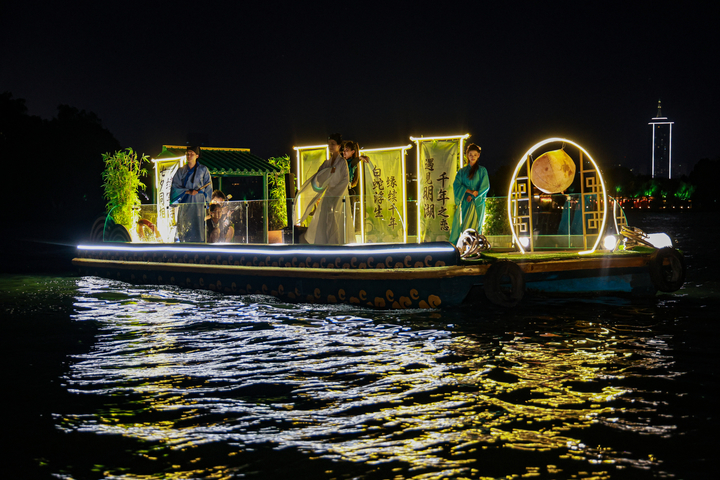 遇见明湖·画船演艺七夕限定表演，带您解锁城市浪漫